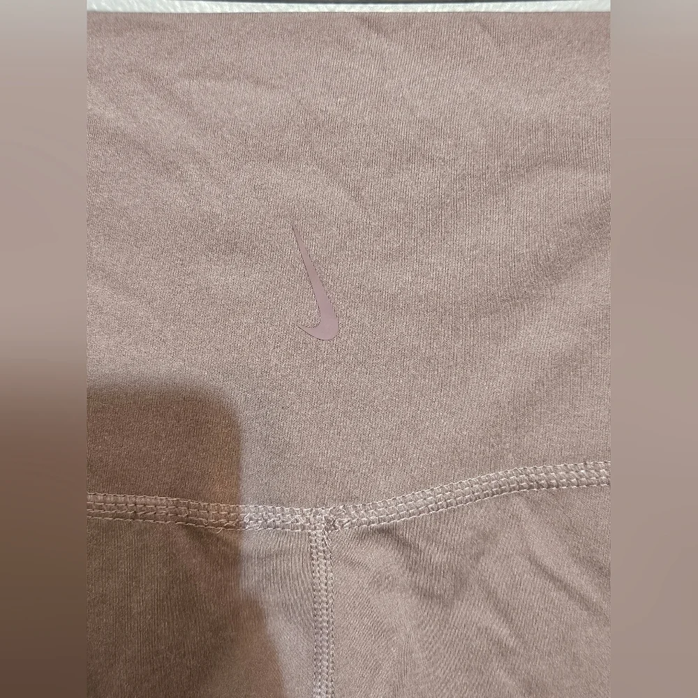 Nike Women's Blush Leggings Size Small